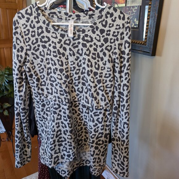 Latched Mama Leopard Print Nursing Sweater (Large) - Picture 2 of 2
